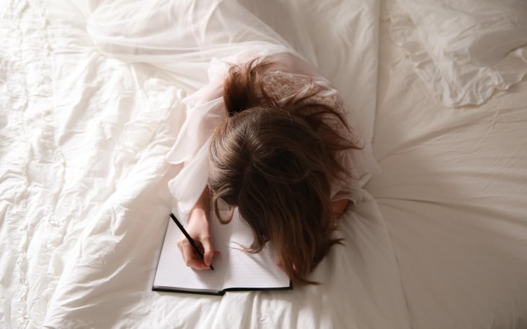 How to Cultivate An Attitude of Gratitude & Why It’s Important — Gratitude Journal Prompts