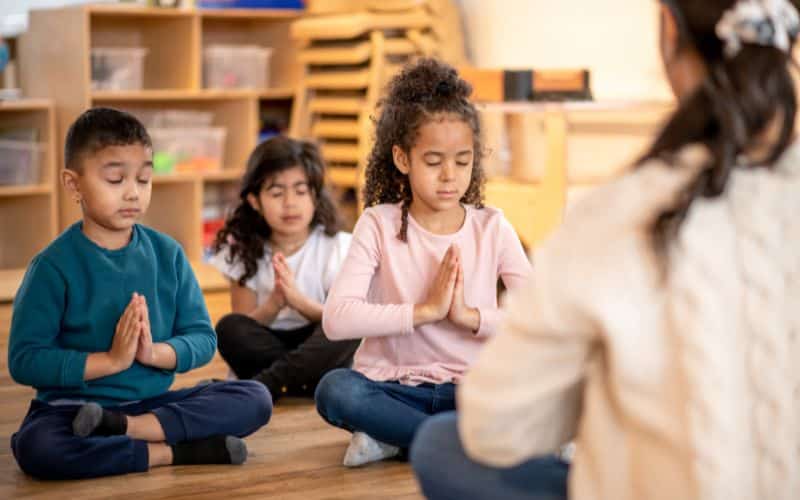 A Comprehensive Guide on How to Teach Kids to Meditate