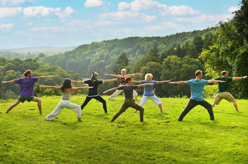 mindfulness meditation retreat group session