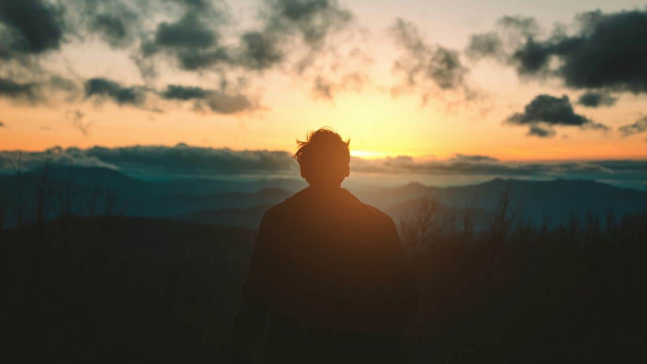 How to Let Go of Unhelpful Thought Patterns